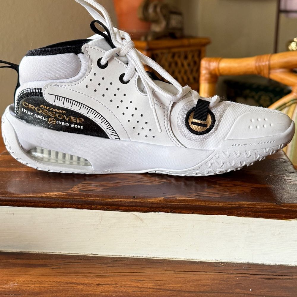 NIKE KIDS AIR ZOOM CROSSOVER 2 BASKETBALL SHOES White Black Gold 4.5 Y - Picture 7 of 14